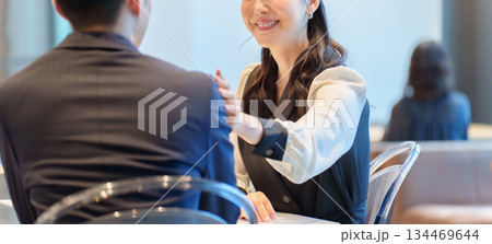 カップル　デート　レストラン　記念日 134469644