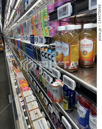 アメリカのスーパーマーケット パーソナル飲料売場 アメリカのスーパーマーケット パーソナル飲料売場 134470098