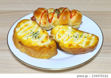 朝食（エッグバゲット・ウインナーロール） 134470182