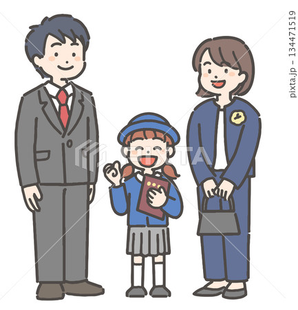 卒園の証書を持って笑顔の、制服を着た女の子の園児と家族 134471519