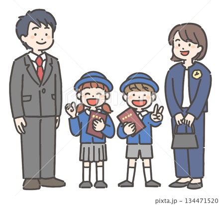 卒園の証書を持って笑顔の、制服を着た男の子と女の子の園児と家族 134471520