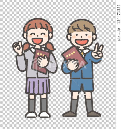 卒園の証書を持って笑顔の、男の子と女の子の園児 卒園の証書を持って笑顔の、男の子と女の子の園児 134471522