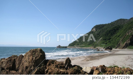 快晴の青空と美しい海岸の風景 快晴の青空と美しい海岸の風景 134472199