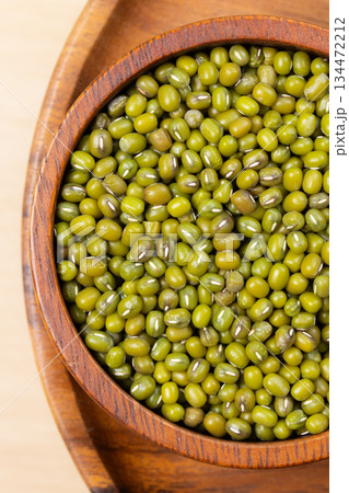 Raw mung bean in wooden bowl. Top view 134472212