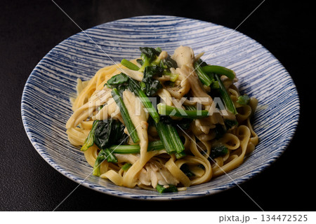 舞茸と法蓮草のクリームパスタ 舞茸と法蓮草のクリームパスタ 134472525