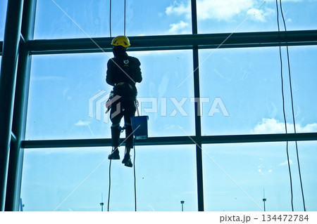 extreme work cleaning windows at height 134472784