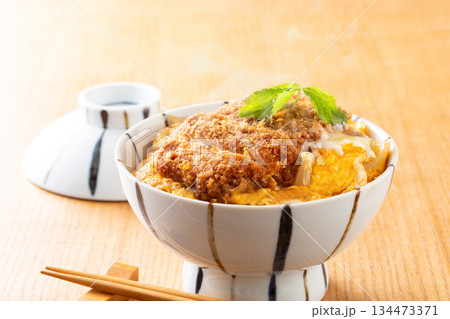 カツ丼 134473371