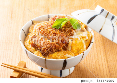 カツ丼 134473505