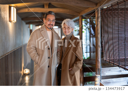 旅行を楽しむシニア夫婦 撮影協力:伊東緑涌 旅行を楽しむシニア夫婦 撮影協力:伊東緑涌 134473917