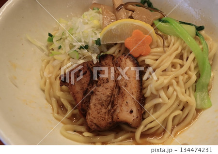 おいしい汁なしラーメン　自慢の汁なし塩ラーメン 134474231