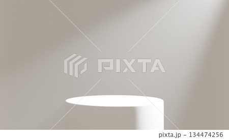 スポットライトに当たった白い円柱の台座。背景素材。3D（横長） 134474256