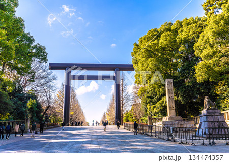 日本の東京都市景観 年の瀬。あの空の彼方に…あの日の悲劇を…。靖国神社「…新しい年への祈り」 日本の東京都市景観 年の瀬。あの空の彼方に…あの日の悲劇を…。靖国神社「…新しい年への祈り」 134474357