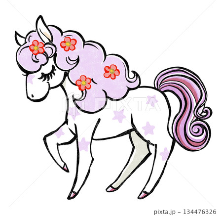 パステルな色合いのたてがみに花を散りばめたレトロでメルヘンな目を閉じた白いポニー　版画風 134476326
