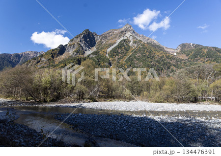 Azusa River and Mount Yari in Kamikochi national park Azusa River and Mount Yari in Kamikochi national park 134476391