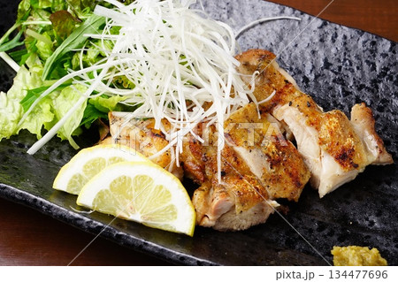 鶏の照焼き 鶏の照焼き 134477696