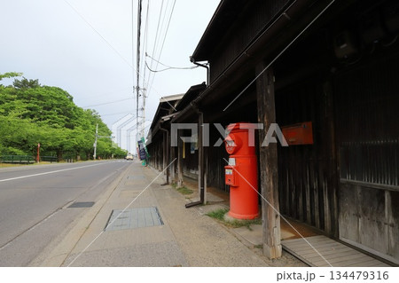 青森 弘前 丸ポストのある風景(石場家住宅前) 青森 弘前 丸ポストのある風景(石場家住宅前) 134479316