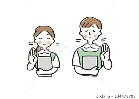 首を横に振るエプロン姿の男女① 134479705