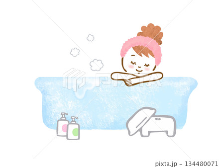 お風呂に入っている若い女性の手描きイラスト 134480071