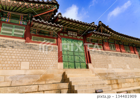 韓国の宮廷の秋の景色 韓国の宮廷の秋の景色 134481909