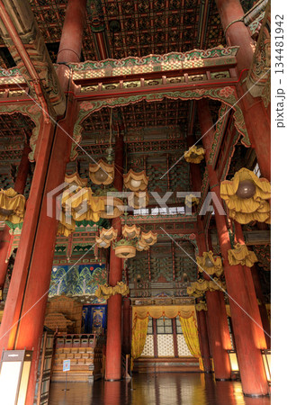 韓国の宮廷の秋の景色 134481942