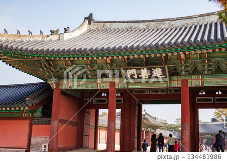 韓国の宮廷の秋の景色 134481986
