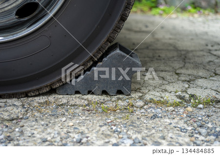 トラックの車輪止め 134484885