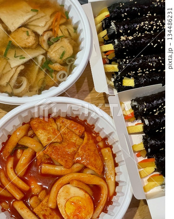Bunsik, a popular Korean street food, includes various dishes like tteokbokki, odeng, and gimbap. It's a tasty, comforting snack loved by many, perfect for casual gatherings or quick bites. 134486231