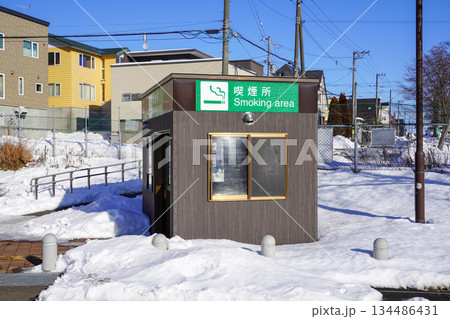パーキングエリアの喫煙所(道央自動車道・野幌PA) パーキングエリアの喫煙所(道央自動車道・野幌PA) 134486431