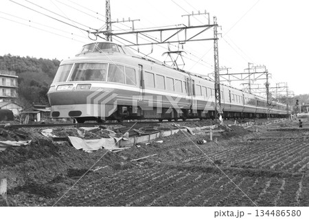 小田急、7000形LSE車、第1編成7801～、17はこね、柿生ー鶴川、1982年3月14日 134486580