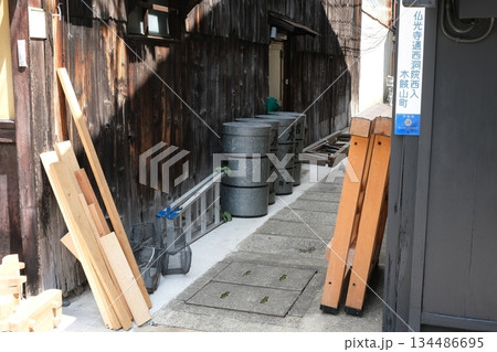 祇園祭木賊山の路地 134486695
