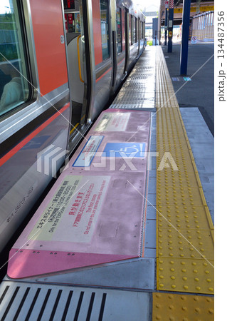 可動スロープ JR桜島駅 可動スロープ JR桜島駅 134487356