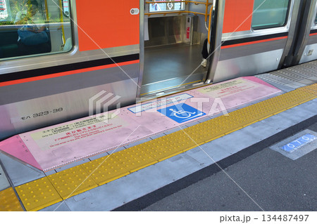 可動スロープ　JR桜島駅 134487497