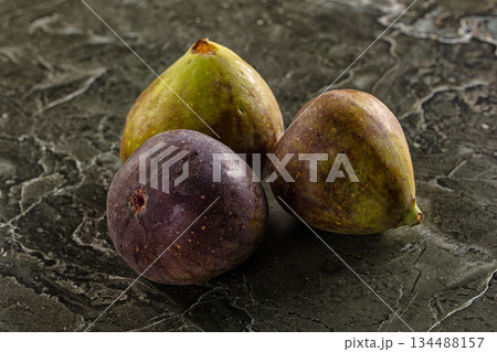 Sweet ripe purple fig heap Sweet ripe purple fig heap 134488157
