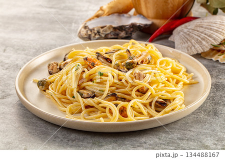 Pasta spaghetti with mussels and oil Pasta spaghetti with mussels and oil 134488167