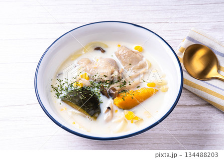 鶏肉とかぼちゃのシチュー 134488203