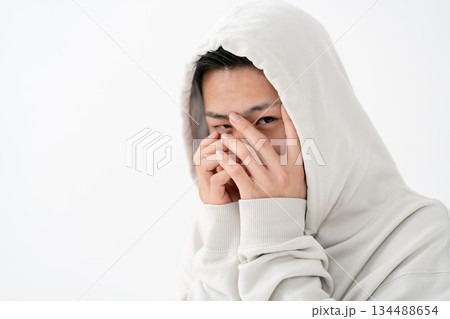 男子　10代　ポートレート　パーカー 134488654