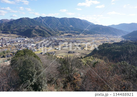 津山市加茂町の日詰山から見た加茂町の街並み 134488921