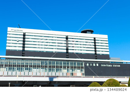 青空の新大阪駅（大阪府大阪市淀川区） 134489024