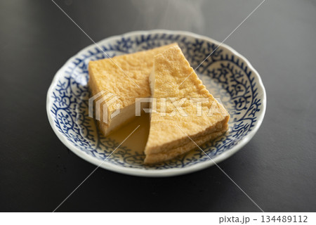 熱々おでん厚揚げ 熱々おでん厚揚げ 134489112