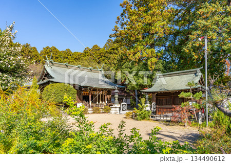 青葉神社拝殿　近代的な社頭景観 134490612