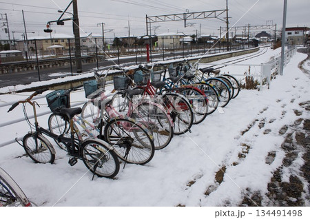 自転車と雪 自転車と雪 134491498