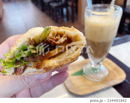 バインミーとベトナムコーヒー ベトナム朝食の定番セット 134491842