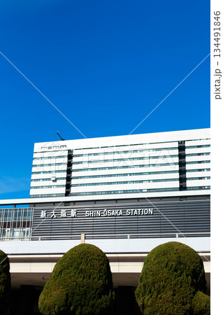 青空の新大阪駅(大阪府大阪市淀川区) 青空の新大阪駅(大阪府大阪市淀川区) 134491846