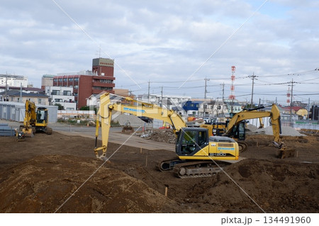 工事現場のユンボ 134491960