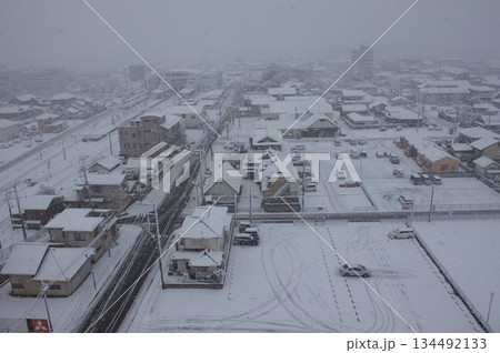 雪の積もった町 雪の積もった町 134492133