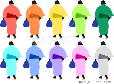 風呂敷を持ちながら着物姿で歩くお相撲さんの後ろ姿 134493566