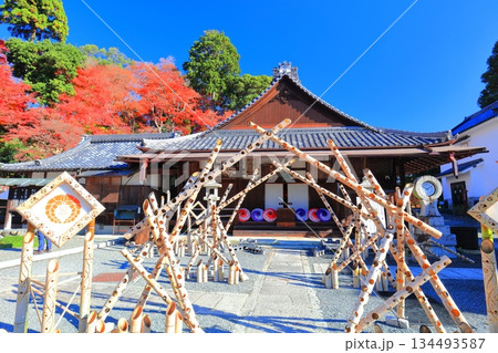 【京都府】快晴の楊谷寺(柳谷観音)の阿弥陀堂と紅葉 【京都府】快晴の楊谷寺(柳谷観音)の阿弥陀堂と紅葉 134493587