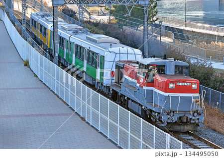 東海道本線　桜木町－東高島　DE10-1749＋静岡鉄道　A3000形　A3003+A3004編成 134495050