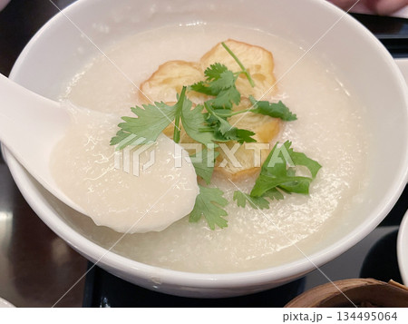 豆乳粥 豆乳で仕上げたヘルシーな中華粥 豆乳粥 豆乳で仕上げたヘルシーな中華粥 134495064