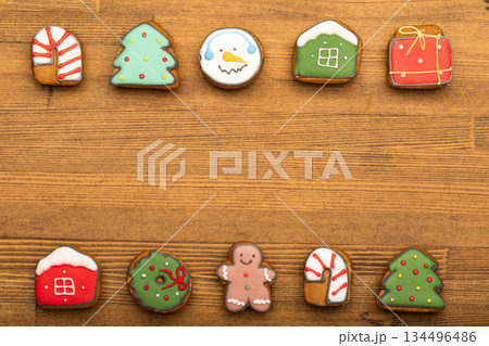 Christmas gingerbread cookie border with copy space Christmas gingerbread cookie border with copy space 134496486